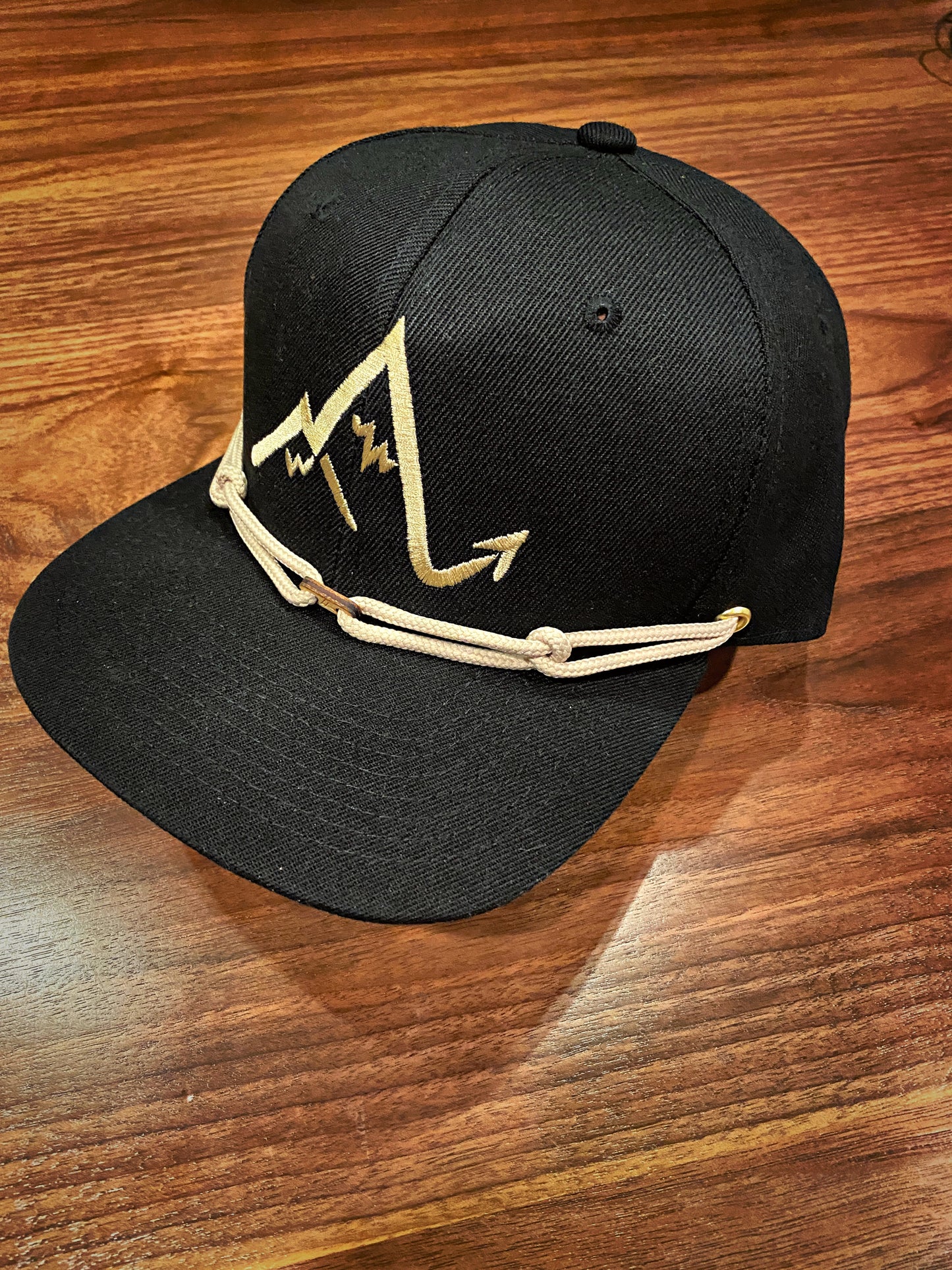 MTNS x Findlay blk & gld snapback